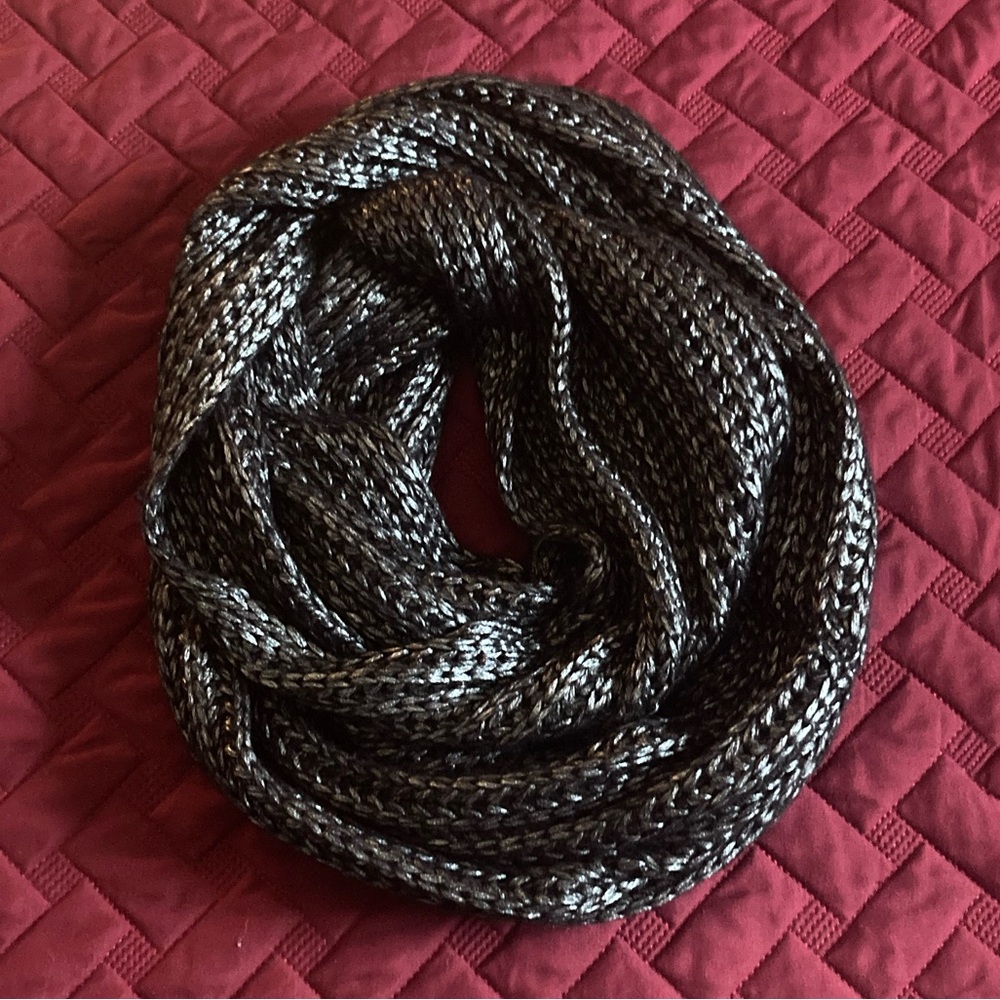 Metallic Knit Infinity Scarf 🧣